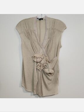 Ryu Sheer Beige Top W/ Flower Appliqués, Size L ~ VGUC